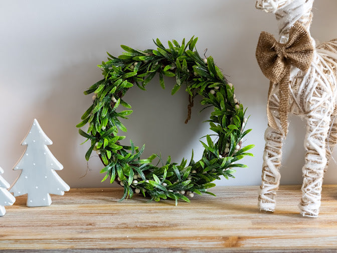 Mistletoe Wreath (35cm)