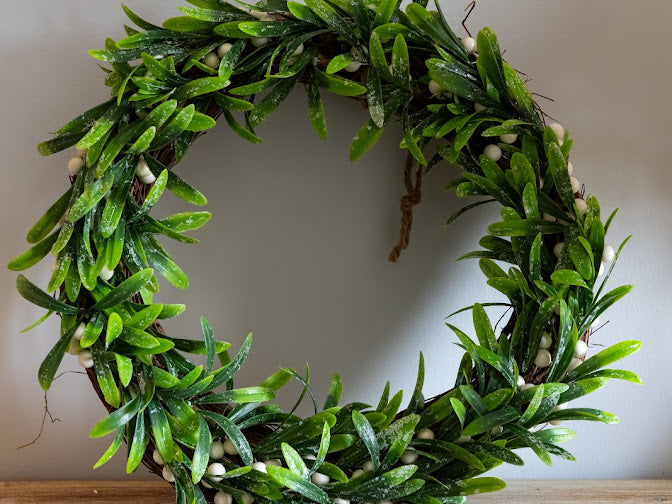 Mistletoe Wreath (35cm)